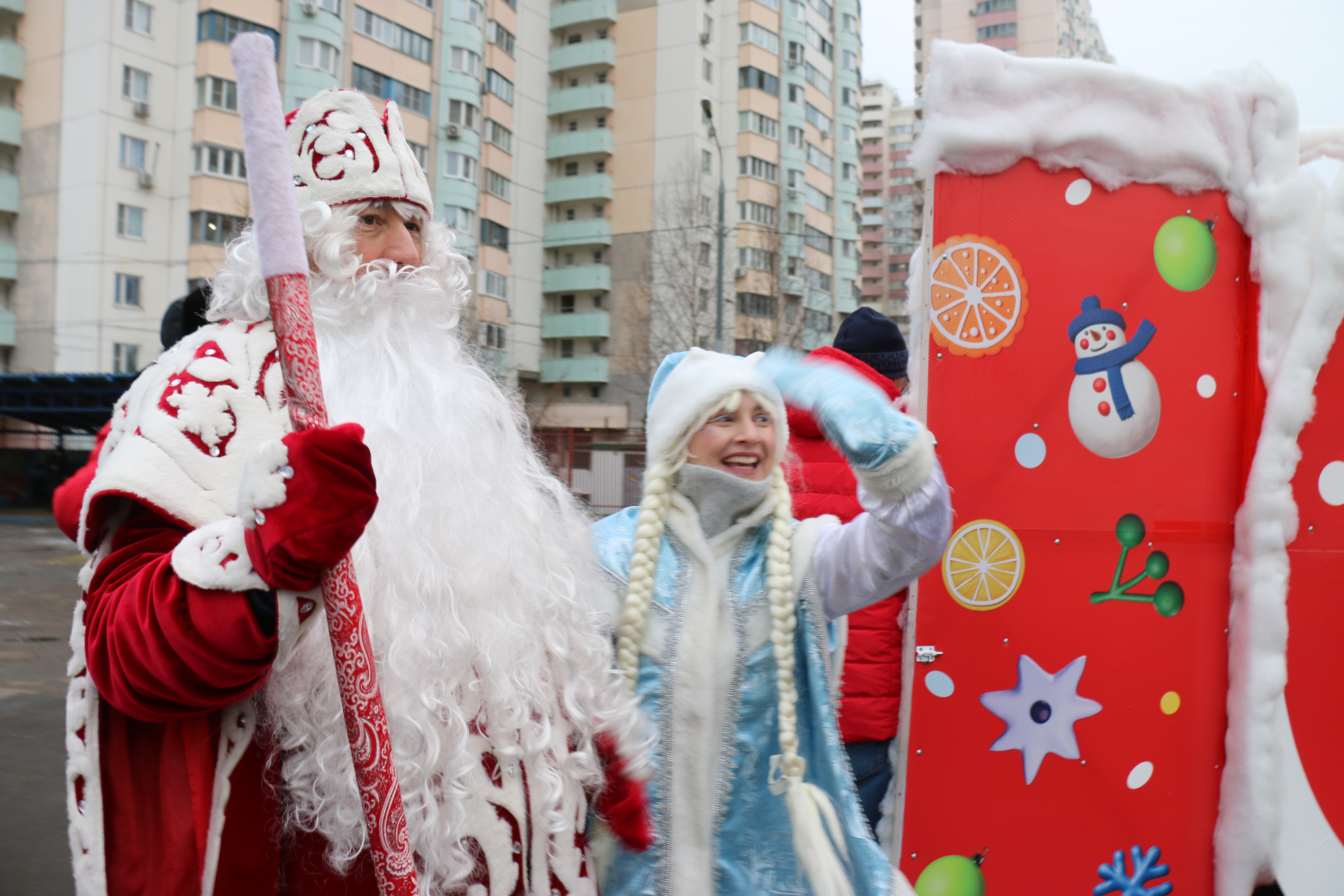 Новогодний обоз Деда Мороза колесит по Одинцовскому округу