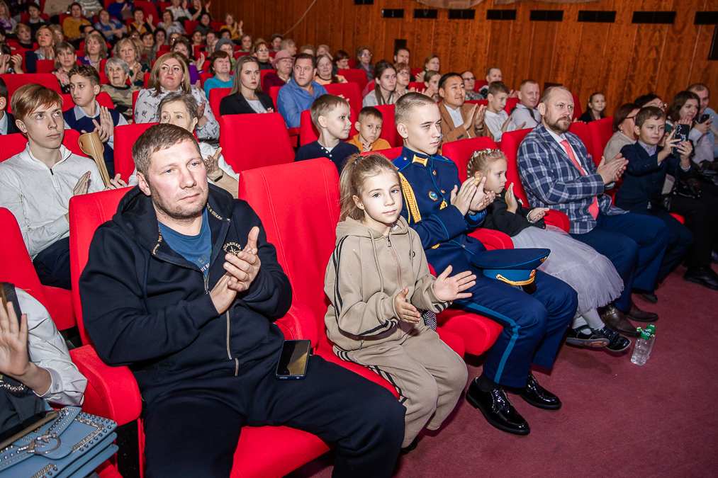 Андрей Иванов вручил медали «Материнская слава» многодетным мамам Одинцовского округа