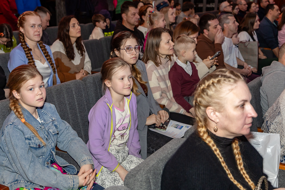 Выставка детско-юношеского рисунка и прикладного творчества «Рождественская звезда»