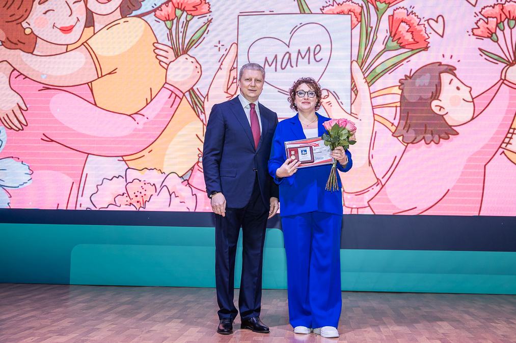 Андрей Иванов вручил медали «Материнская слава» многодетным мамам Одинцовского округа