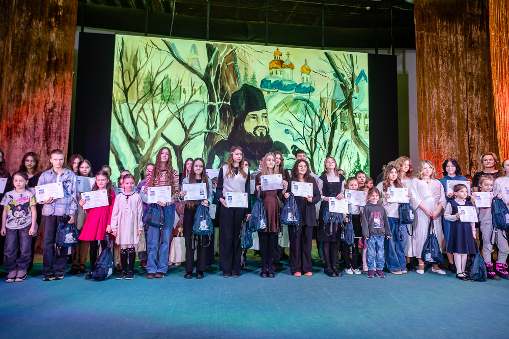 Выставка детско-юношеского рисунка и прикладного творчества «Рождественская звезда»