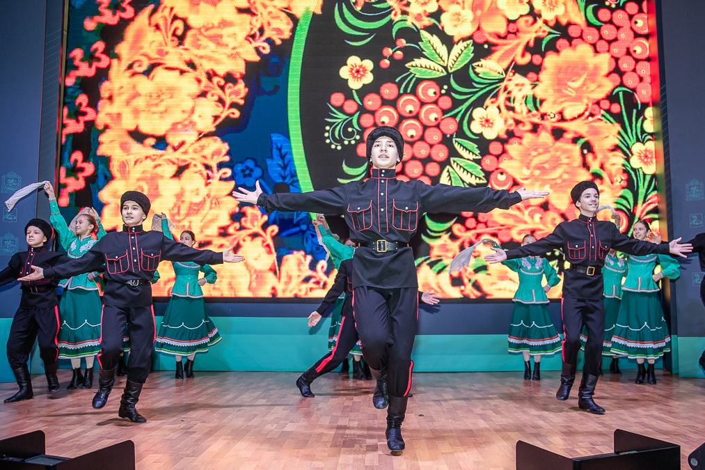 Андрей Иванов вручил медали «Материнская слава» многодетным мамам Одинцовского округа