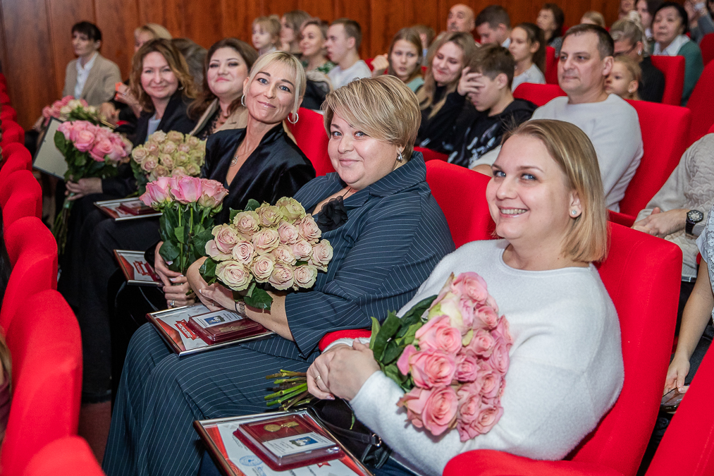 Андрей Иванов вручил медали «Материнская слава» многодетным мамам Одинцовского округа