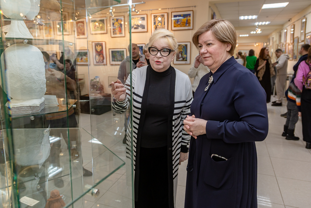 Выставка детско-юношеского рисунка и прикладного творчества «Рождественская звезда»