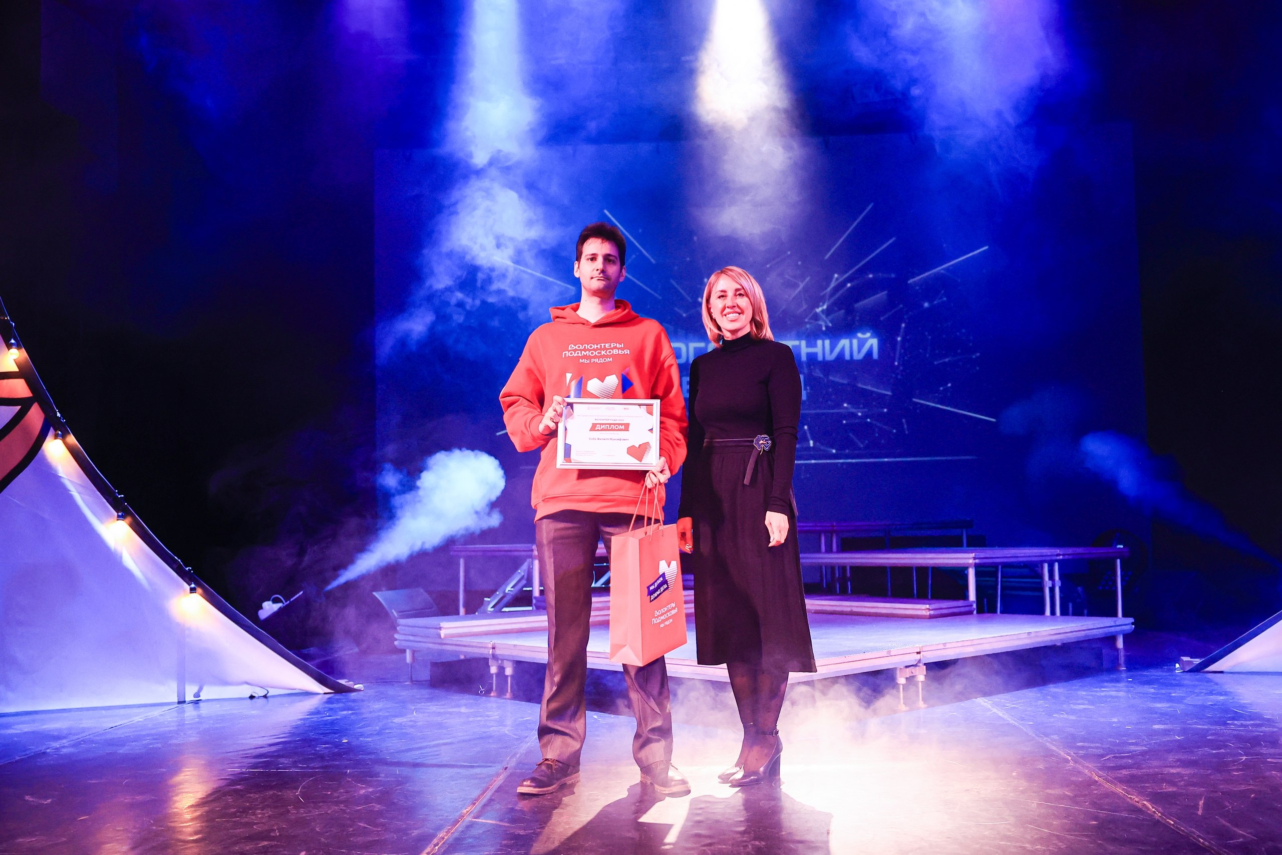 Представители Одинцовского округа победили в региональном конкурсе «Волонтёр года – 2025»