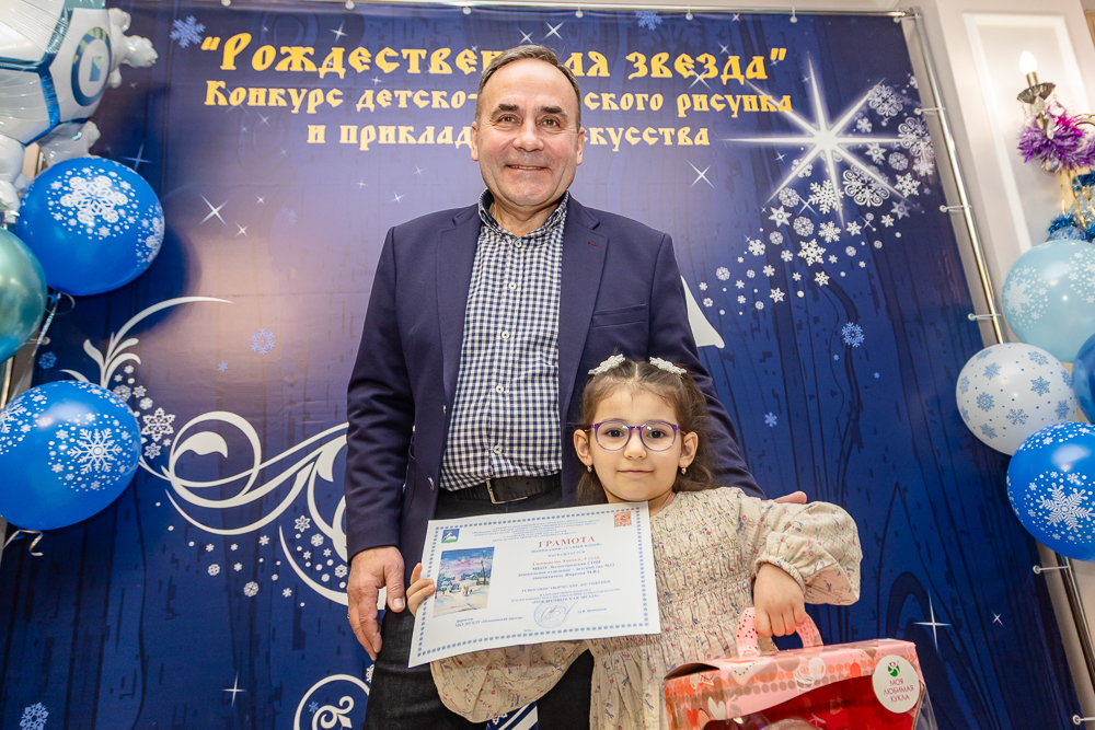 Выставка детско-юношеского рисунка и прикладного творчества «Рождественская звезда»