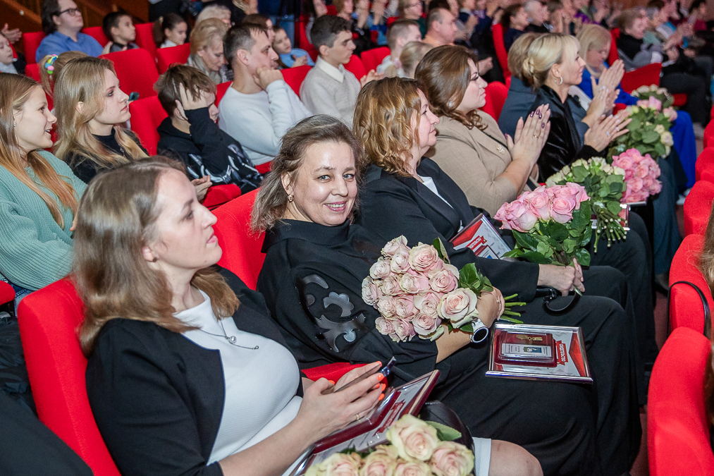 Андрей Иванов вручил медали «Материнская слава» многодетным мамам Одинцовского округа
