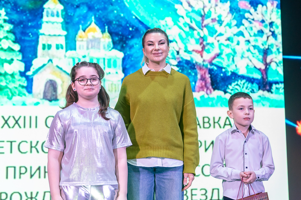 Выставка детско-юношеского рисунка и прикладного творчества «Рождественская звезда»