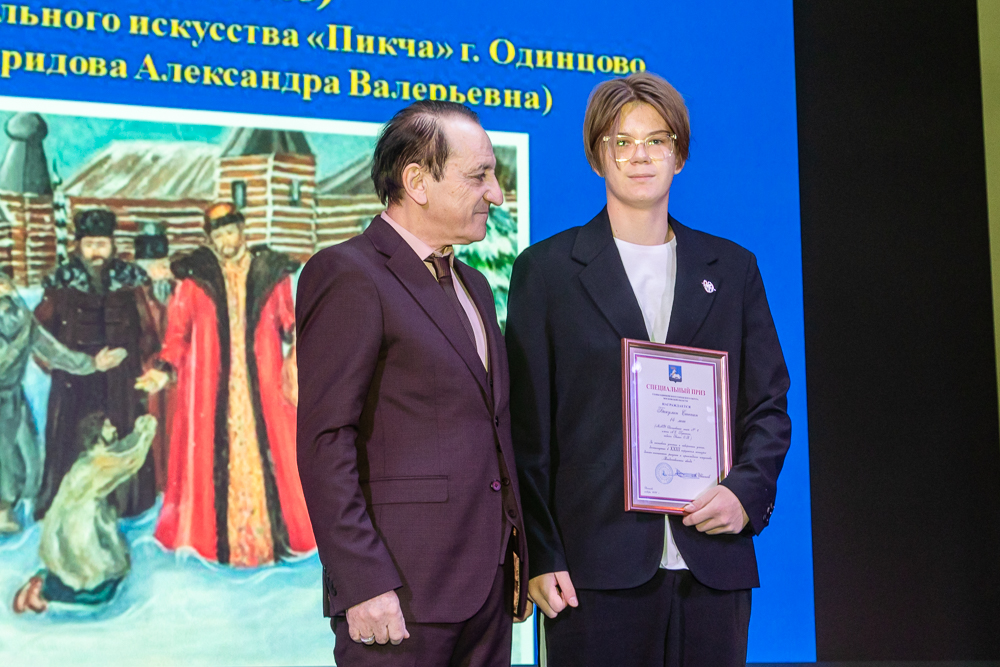 Выставка детско-юношеского рисунка и прикладного творчества «Рождественская звезда»