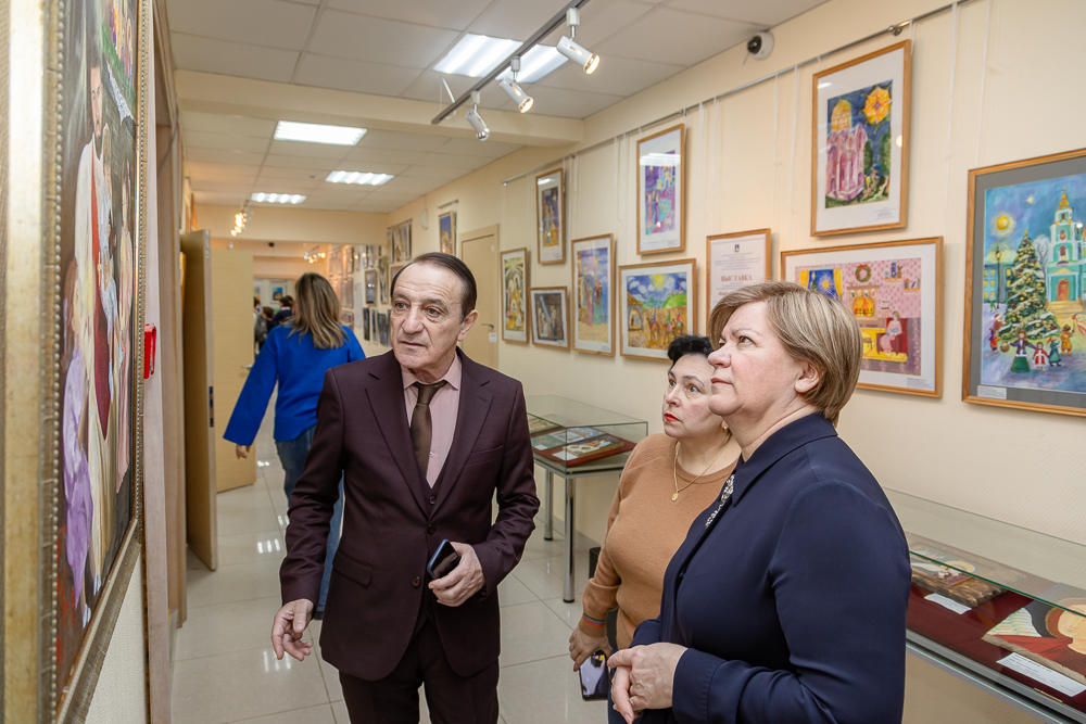 Выставка детско-юношеского рисунка и прикладного творчества «Рождественская звезда»