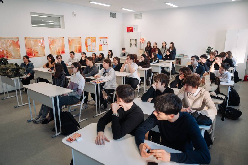 Ветераны СВО провели «урок мужества» для одинцовских старшеклассников