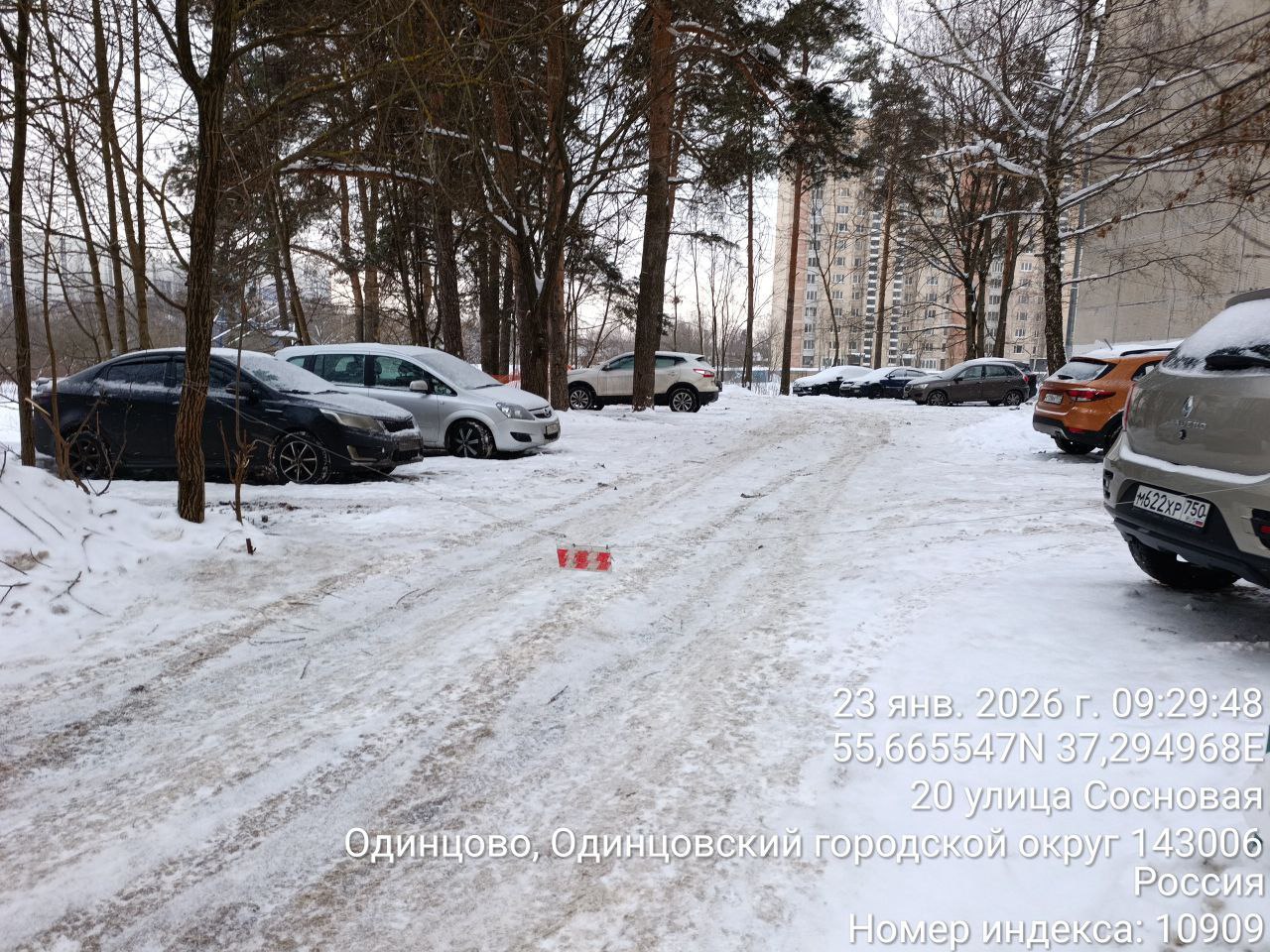 В Одинцово автовладельцы перегородили двор тросом