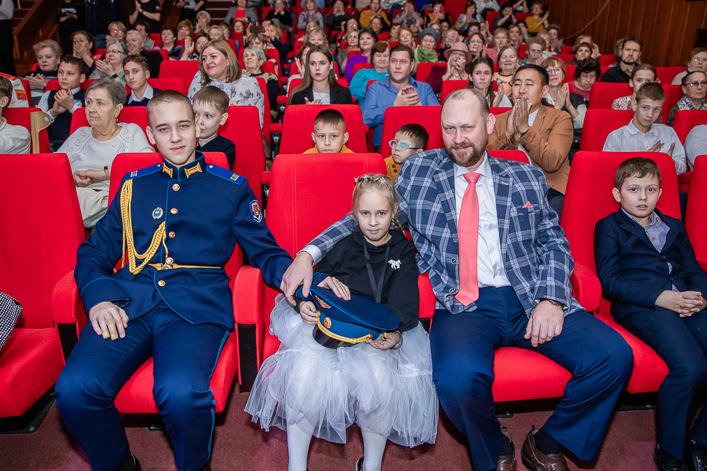 Андрей Иванов вручил медали «Материнская слава» многодетным мамам Одинцовского округа