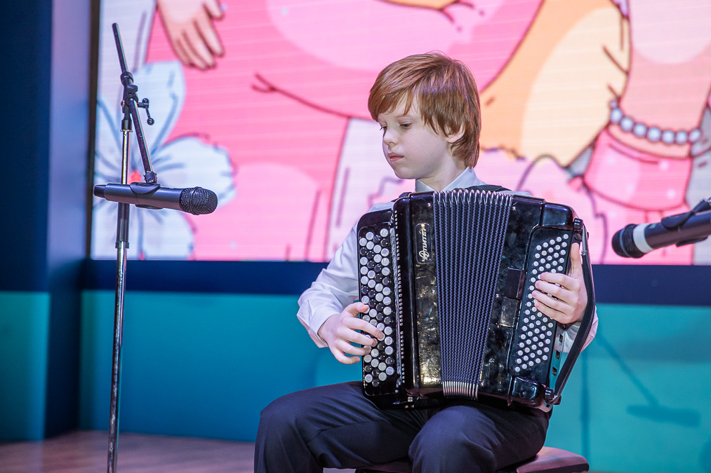 Андрей Иванов вручил медали «Материнская слава» многодетным мамам Одинцовского округа