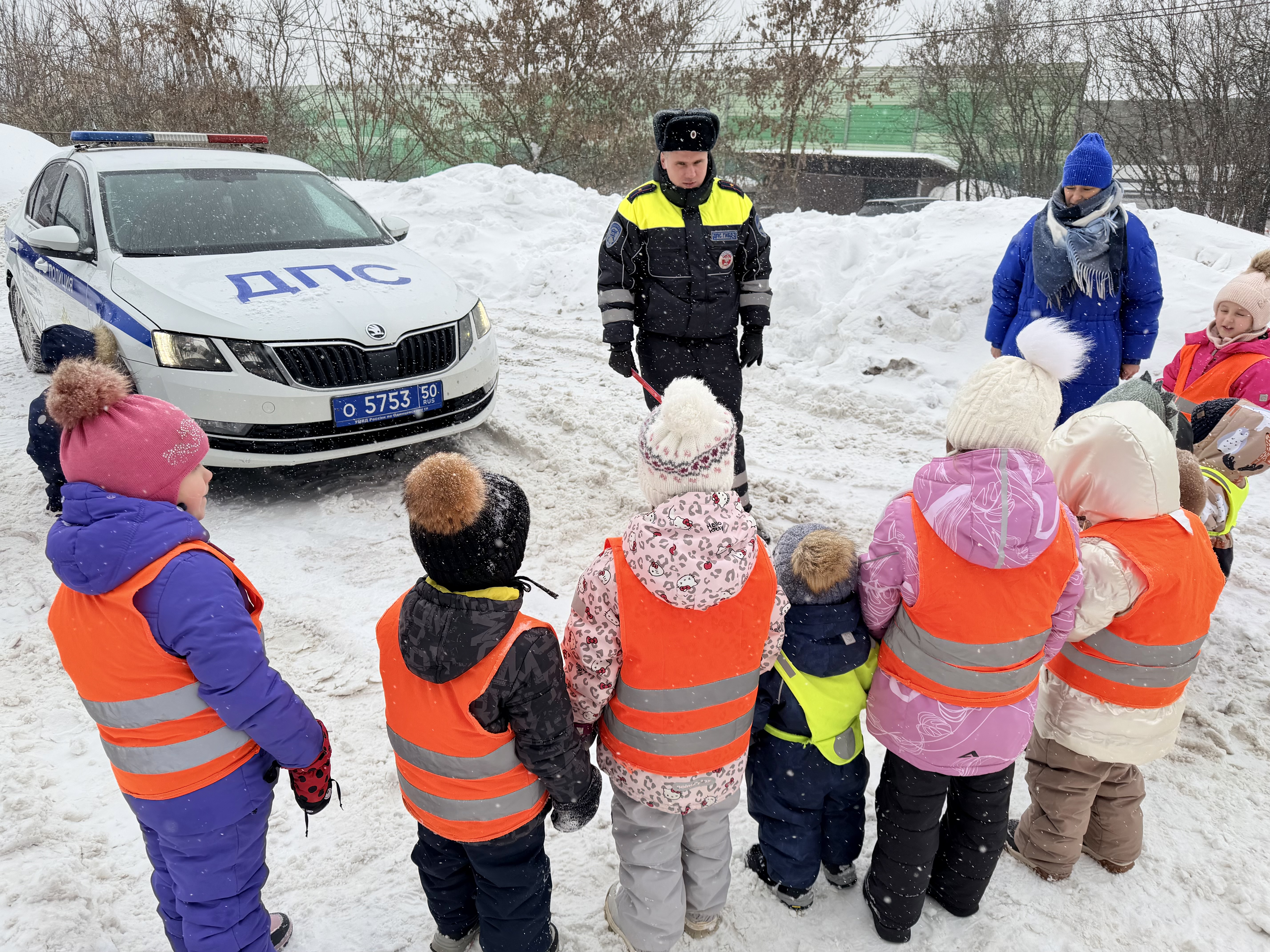 В Одинцово автоинспекторы в игровой форме обучили дошкольников правилам дорожной безопасности