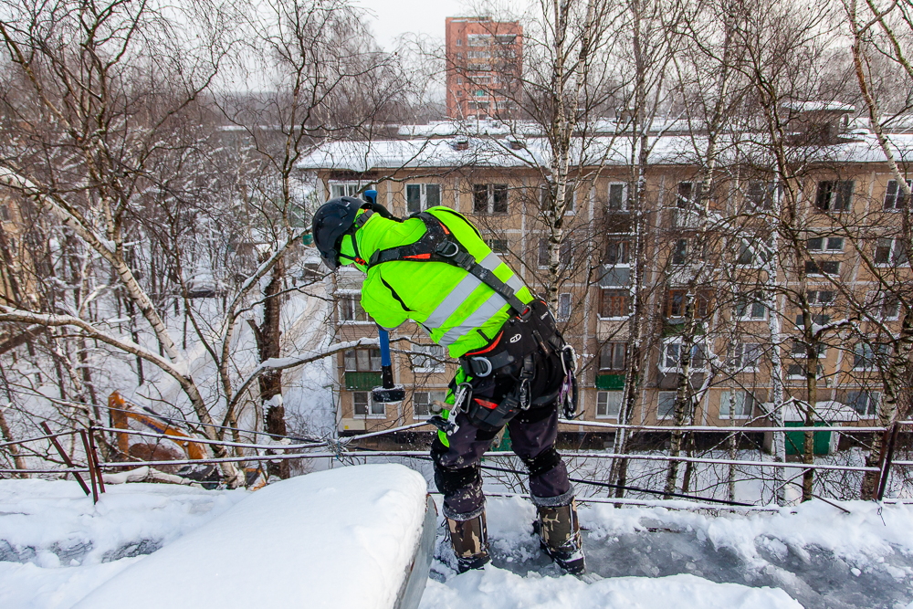 С управляющих компаний «спросили» за уборку снега с крыш