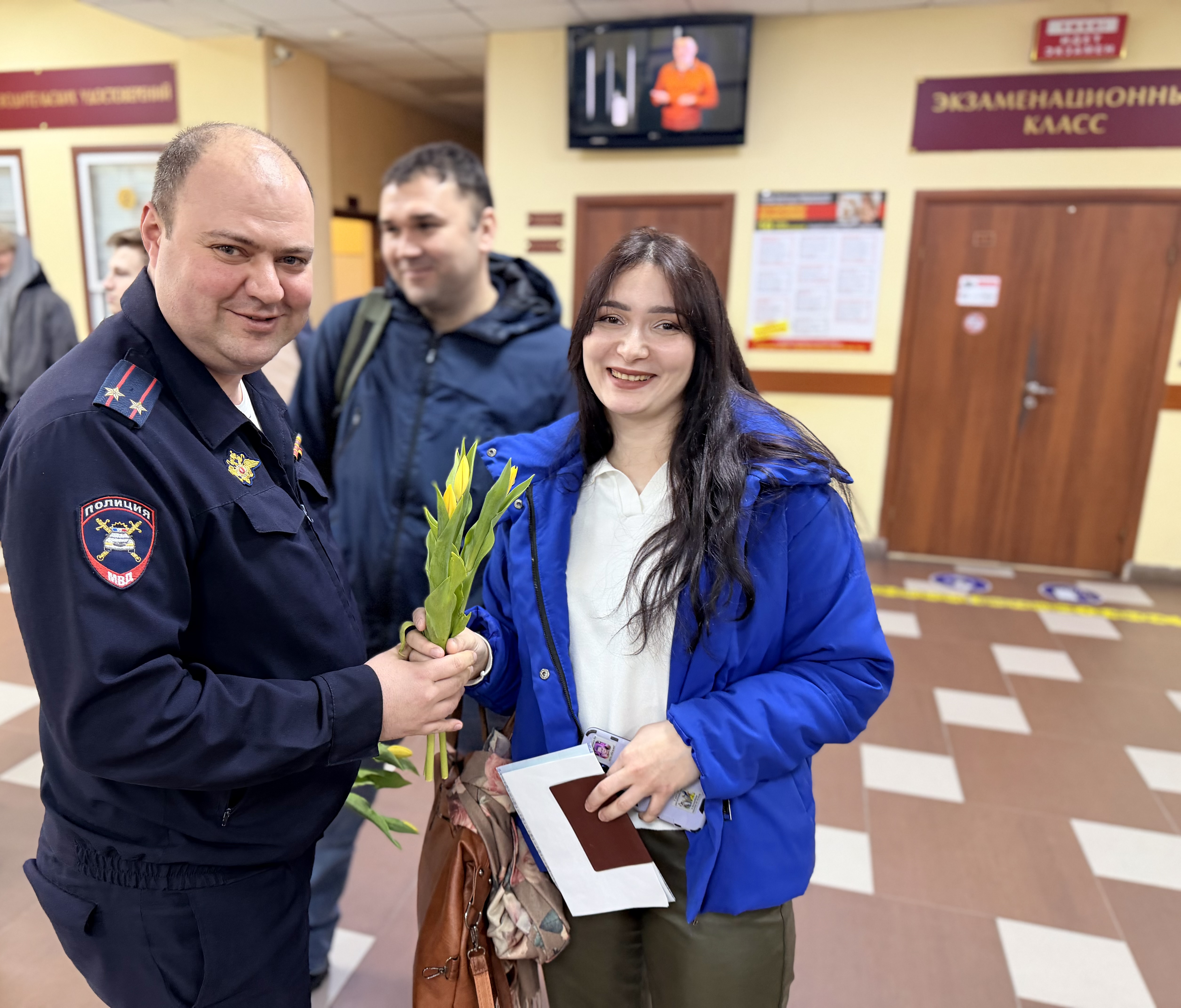 Акция «Цветы для автоледи» прошла в Одинцово