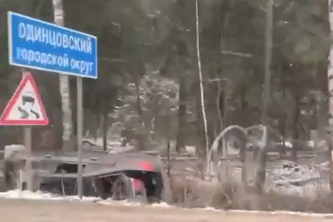 За рулём в сплющенных салонах