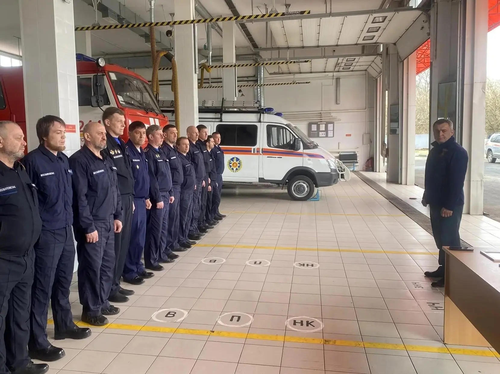 Начальник ГУ МЧС Подмосковья вручил благодарственные письма огнеборцам в Одинцовском округе