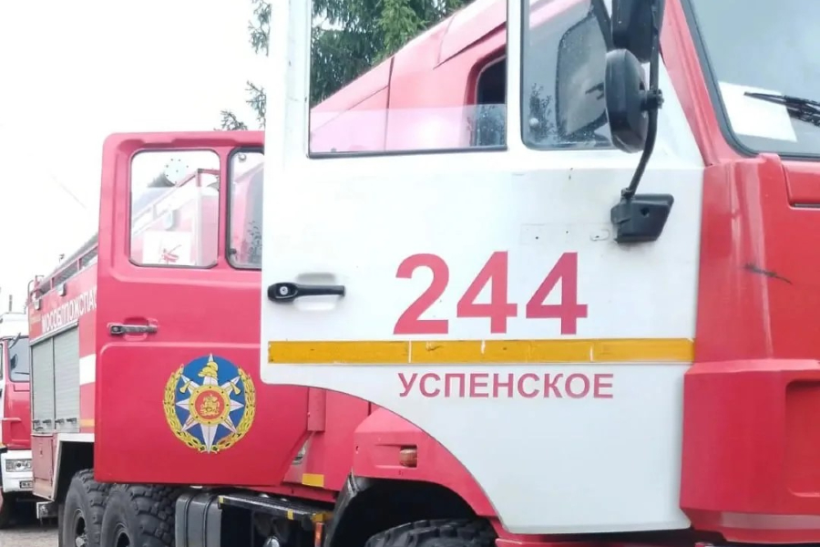 В Одинцовском округе пожарные спасли дом от огня