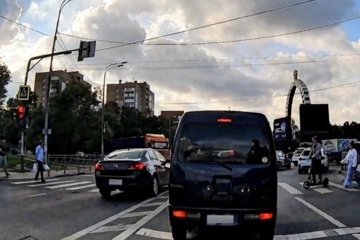 В Одинцовском округе водитель-лихач едва не сбил пешеходов