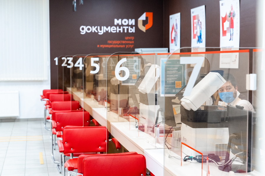 Без опечаток и рутины: нейросеть помогает оформлять документы в МФЦ Подмосковья