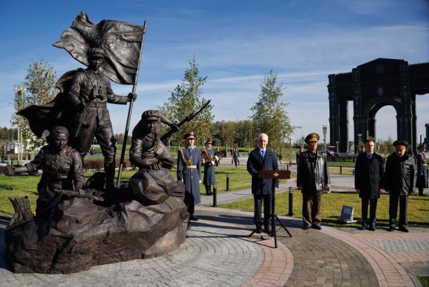 Главы минобороны РФ и КНДР открыли памятник корейским партизанам в Одинцовском округе