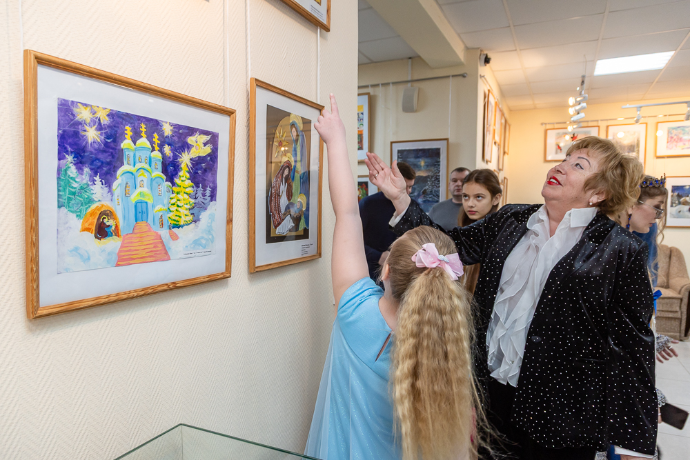 Выставка детско-юношеского рисунка и прикладного творчества «Рождественская звезда»