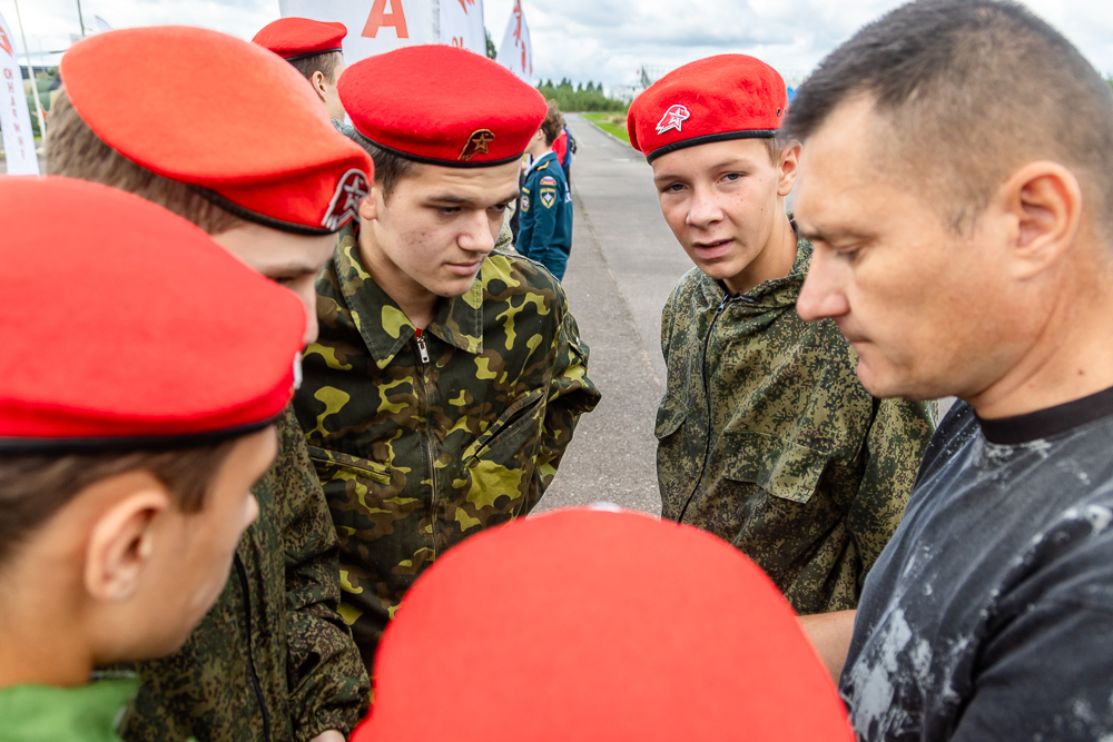 Военно-спортивная игра «Юный страж порядка» в парке «Патриот»