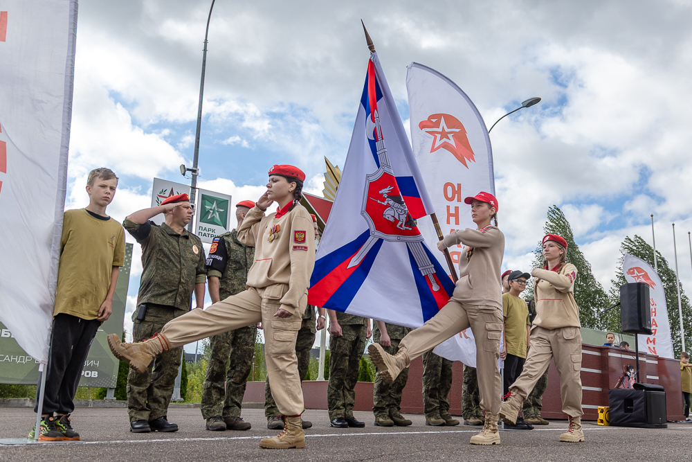 Военно-спортивная игра «Юный страж порядка» в парке «Патриот»
