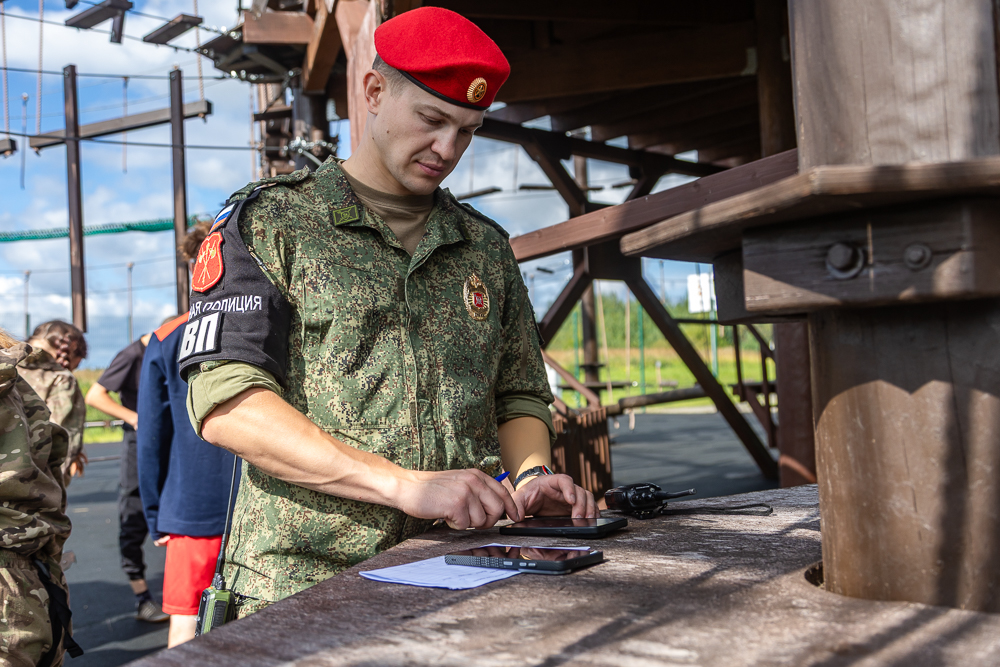 Военно-спортивная игра «Юный страж порядка» в парке «Патриот»