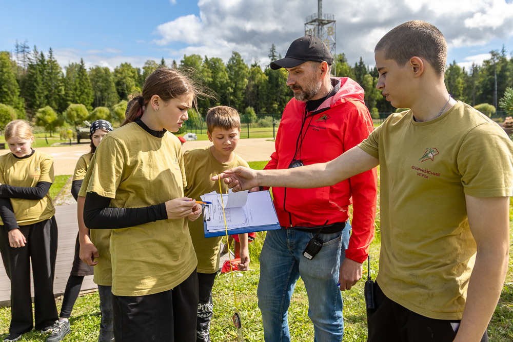 Военно-спортивная игра «Юный страж порядка» в парке «Патриот»