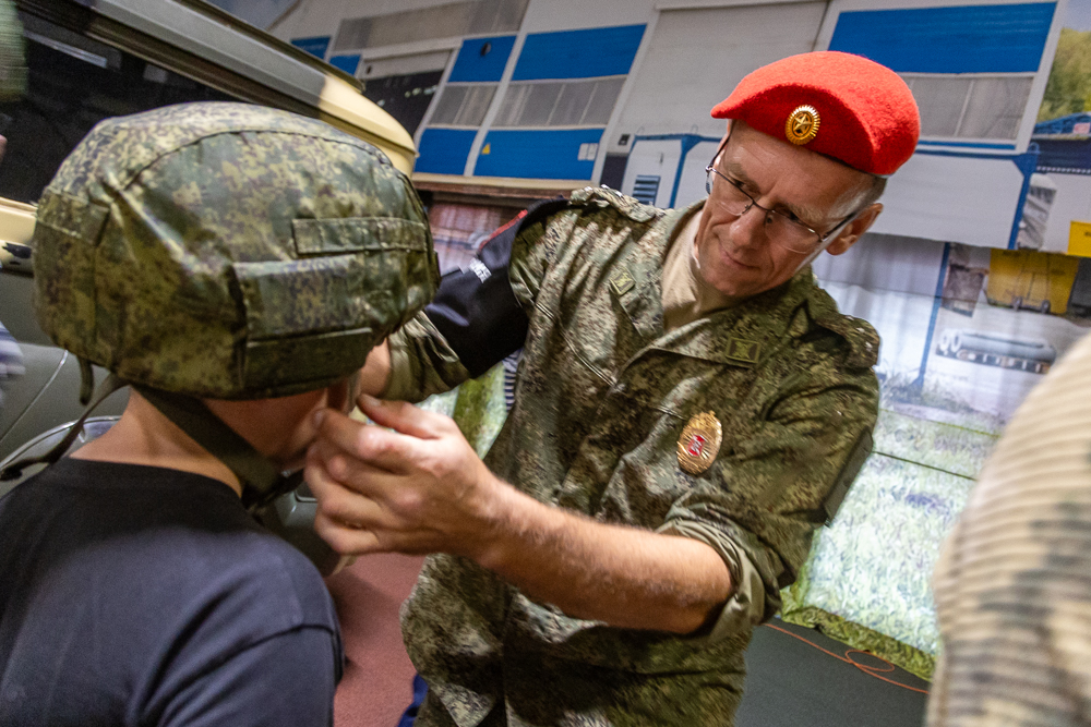 Военно-спортивная игра «Юный страж порядка» в парке «Патриот»
