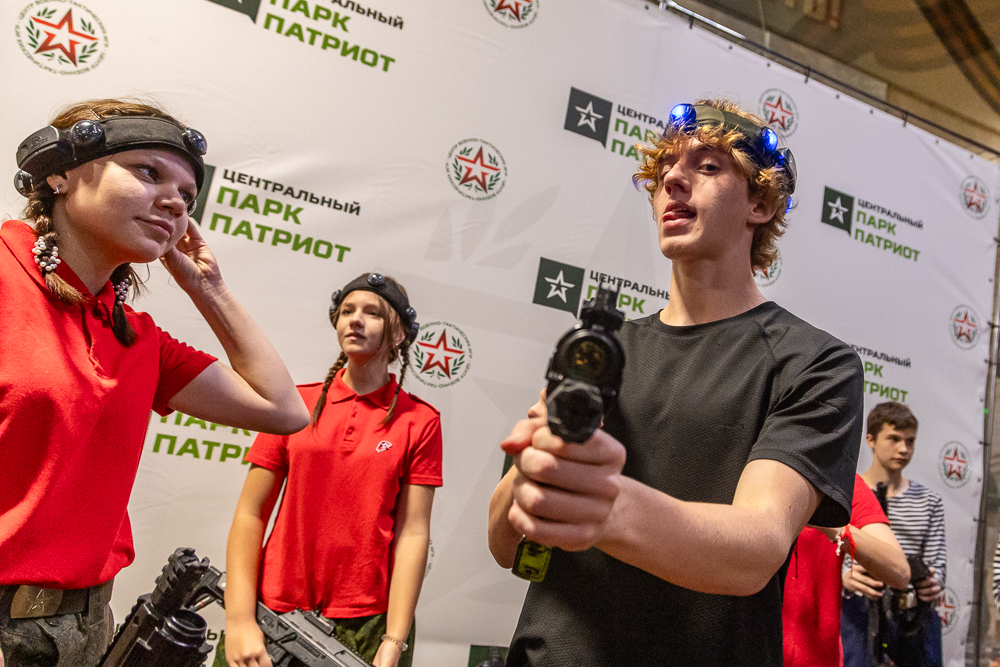 Военно-спортивная игра «Юный страж порядка» в парке «Патриот»