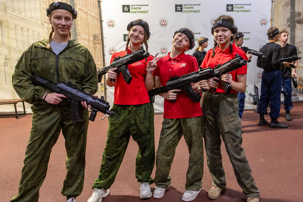 Военно-спортивная игра «Юный страж порядка» в парке «Патриот»