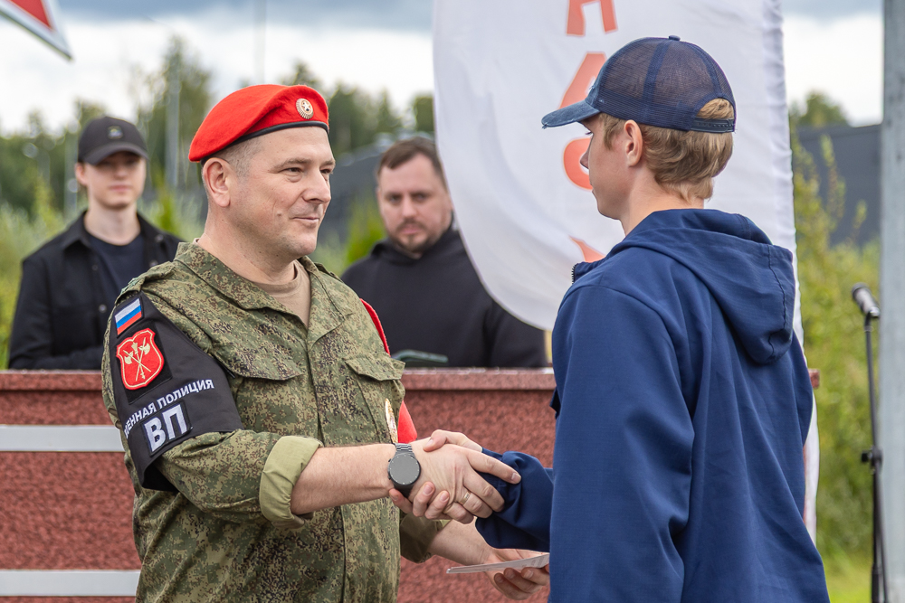 Военно-спортивная игра «Юный страж порядка» в парке «Патриот»