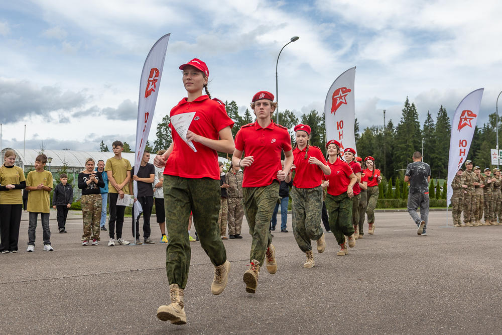 Военно-спортивная игра «Юный страж порядка» в парке «Патриот»