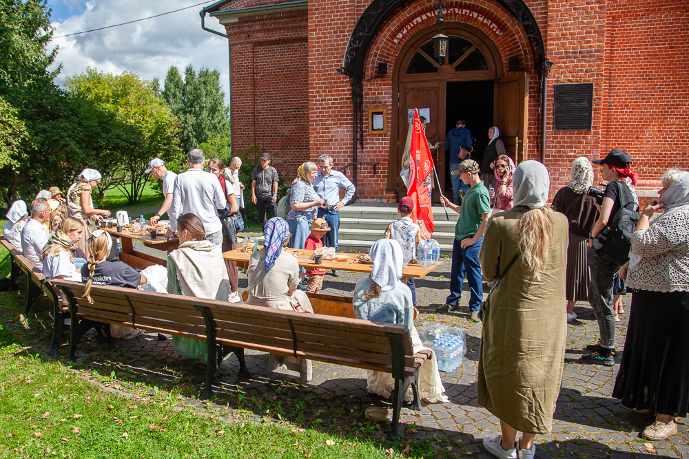 Пешее паломничество по Митрополичьей тропе в Аксиньино