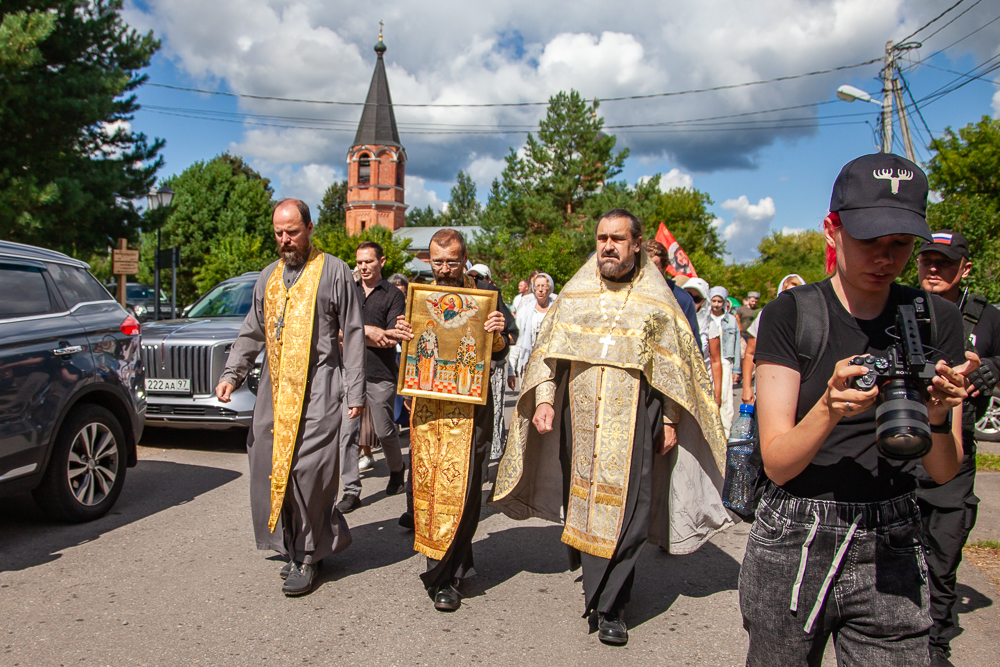 Пешее паломничество по Митрополичьей тропе в Аксиньино