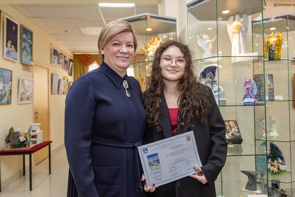 Выставка детско-юношеского рисунка и прикладного творчества «Рождественская звезда»