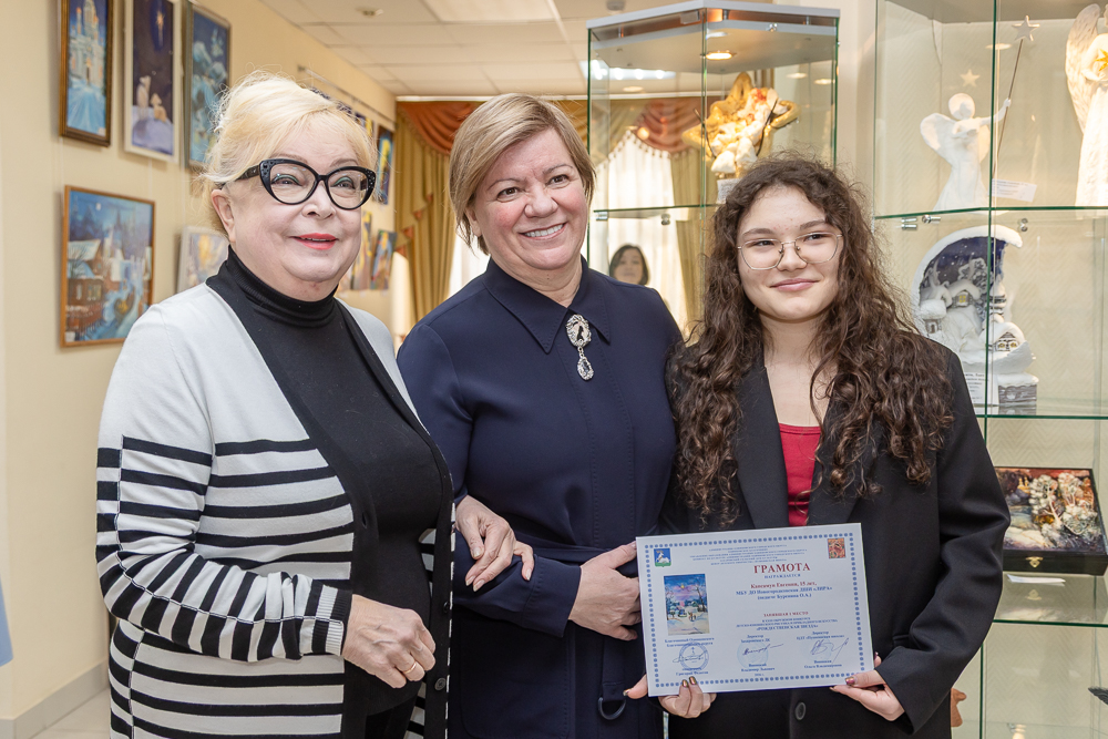 Выставка детско-юношеского рисунка и прикладного творчества «Рождественская звезда»