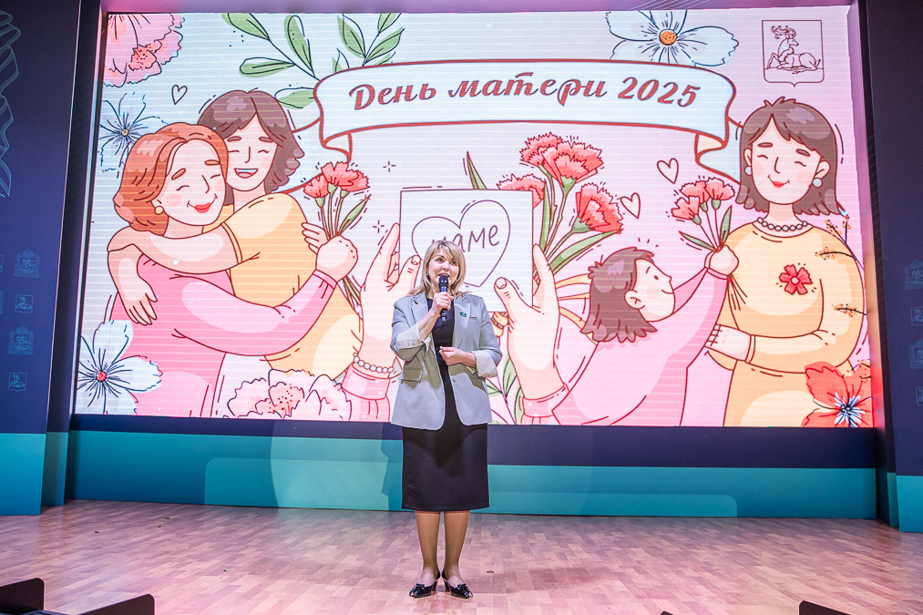 Андрей Иванов вручил медали «Материнская слава» многодетным мамам Одинцовского округа