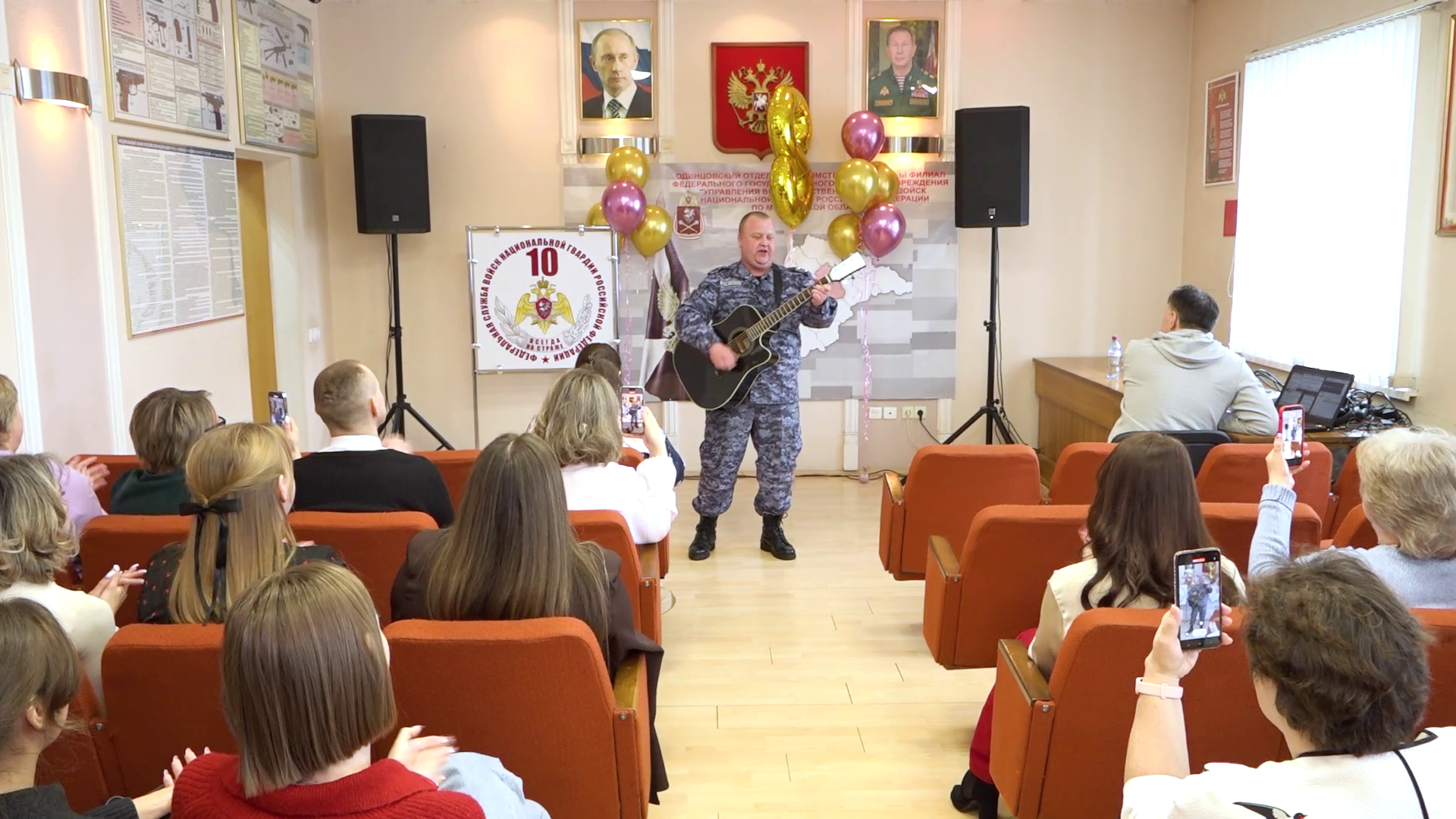 Сотрудниц Росгвардии поздравили с наступающим 8 Марта в Одинцово