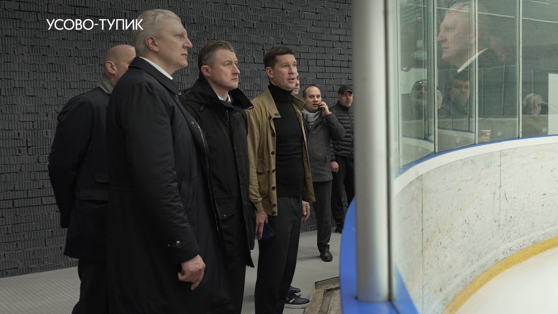 Вместо гаражей – ледовая арена