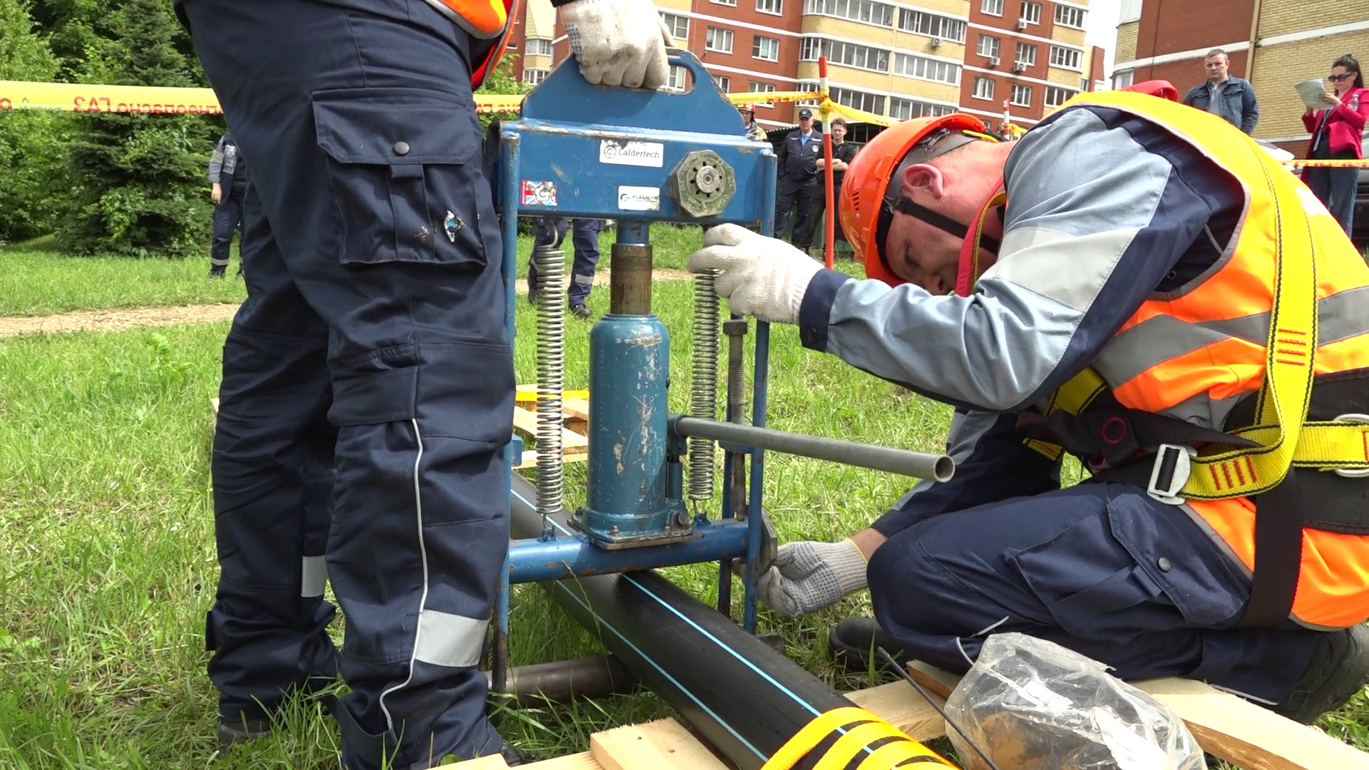 Если пахнет газом