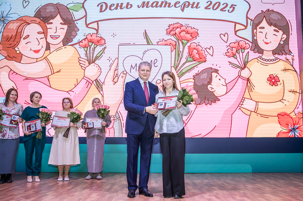 Андрей Иванов вручил медали «Материнская слава» многодетным мамам Одинцовского округа