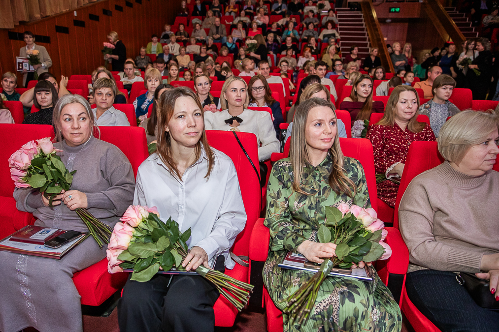 Андрей Иванов вручил медали «Материнская слава» многодетным мамам Одинцовского округа