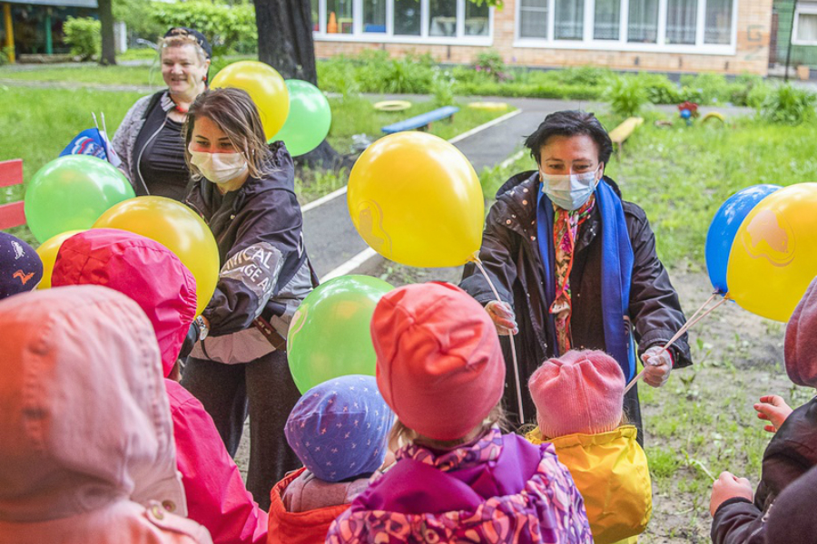 Открытки и воздушные шары в подарок