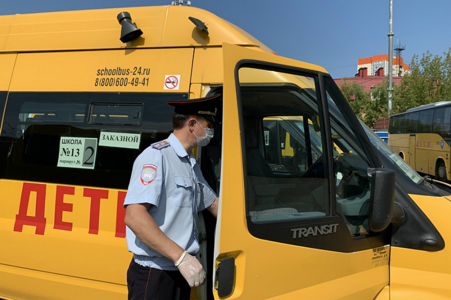 Идут проверки технического состояния школьных автобусов