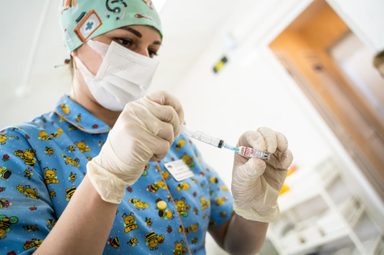 Повторную вакцинацию от COVID-19 можно пройти в Московской области